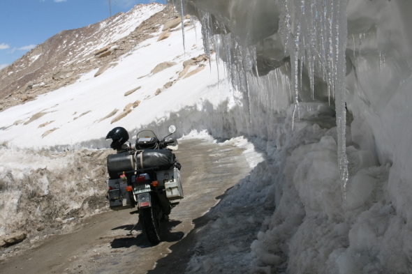 33 lots of snow and ice on the pass.JPG